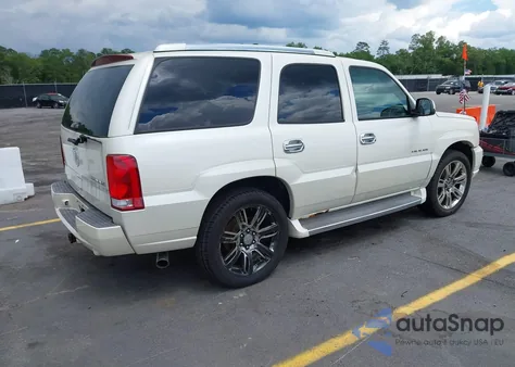 2005 Cadillac Escalade Standard z USA, uszkodzony, nr VIN 1GYEK63N55R123817